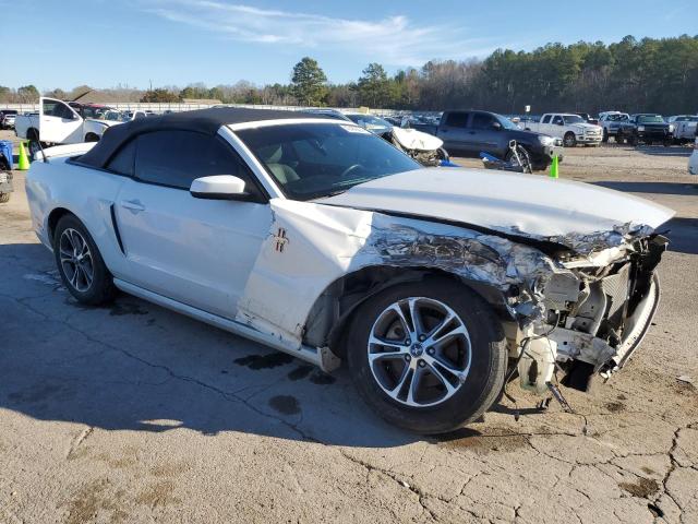 1ZVBP8EM5E5211815 - 2014 FORD MUSTANG WHITE photo 4