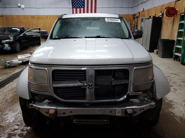 1D8GU28K18W234212 - 2008 DODGE NITRO SXT WHITE photo 5