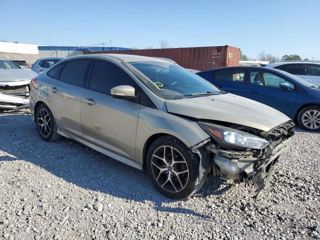 1FADP3F22FL239294 - 2015 FORD FOCUS SE BEIGE photo 4