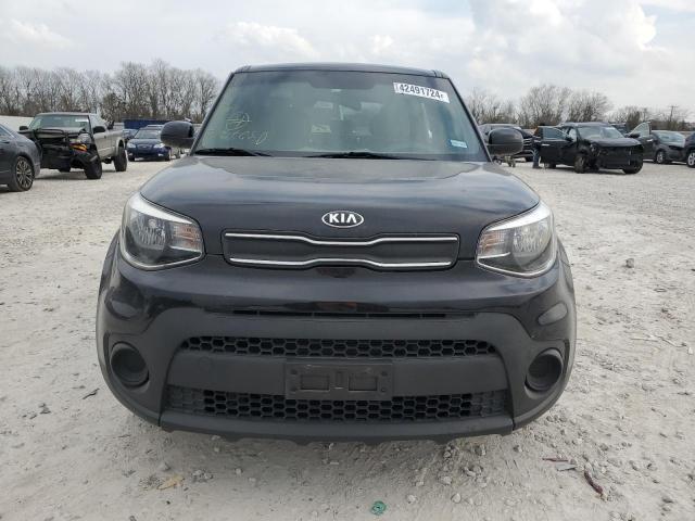 KNDJN2A26H7504282 - 2017 KIA SOUL BLACK photo 5