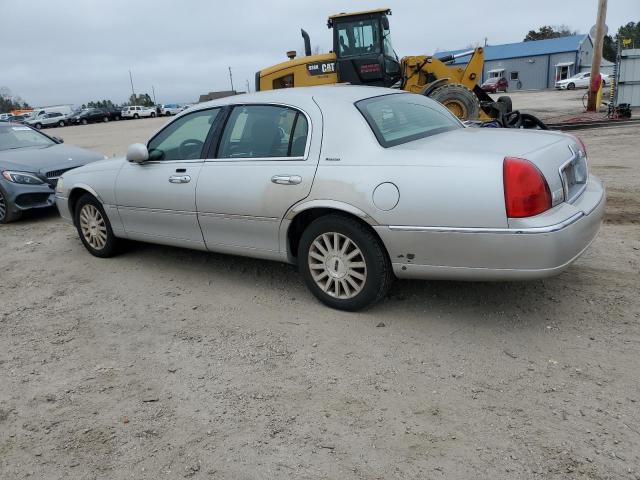 1LNHM81W83Y640564 - 2003 LINCOLN TOWN CAR EXECUTIVE SILVER photo 2