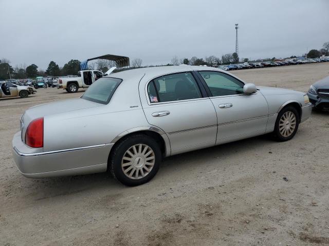 1LNHM81W83Y640564 - 2003 LINCOLN TOWN CAR EXECUTIVE SILVER photo 3