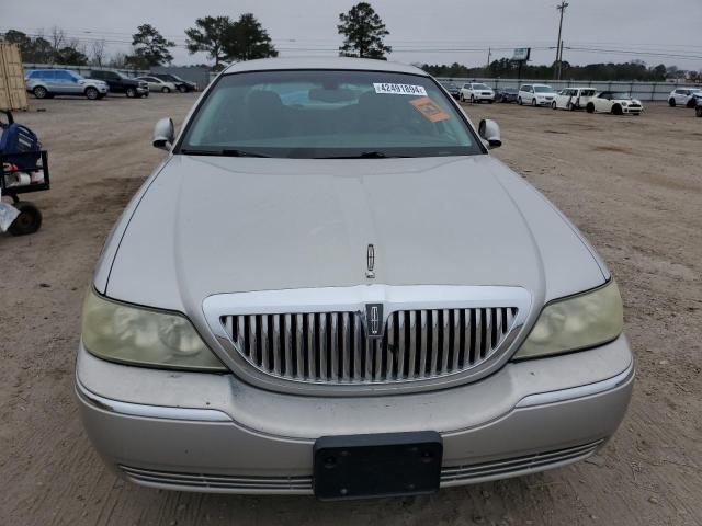 1LNHM81W83Y640564 - 2003 LINCOLN TOWN CAR EXECUTIVE SILVER photo 5