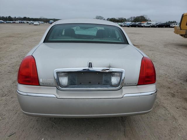 1LNHM81W83Y640564 - 2003 LINCOLN TOWN CAR EXECUTIVE SILVER photo 6