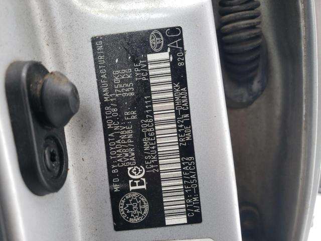 2T1KU4EE6BC671111 - 2011 TOYOTA MATRIX GRAY photo 12