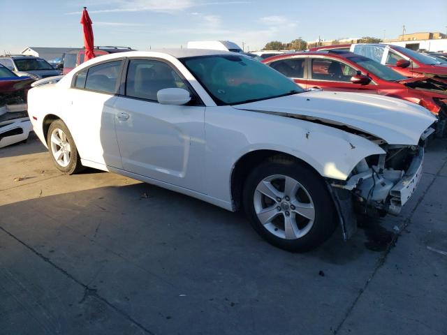 2C3CDXBG4EH236386 - 2014 DODGE CHARGER SE WHITE photo 4