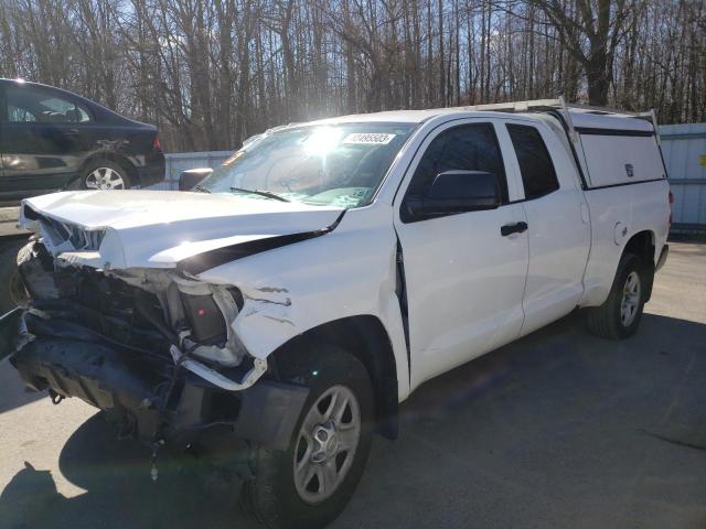 5TFRM5F19HX117314 - 2017 TOYOTA TUNDRA DOUBLE CAB SR/SR5 WHITE photo 1