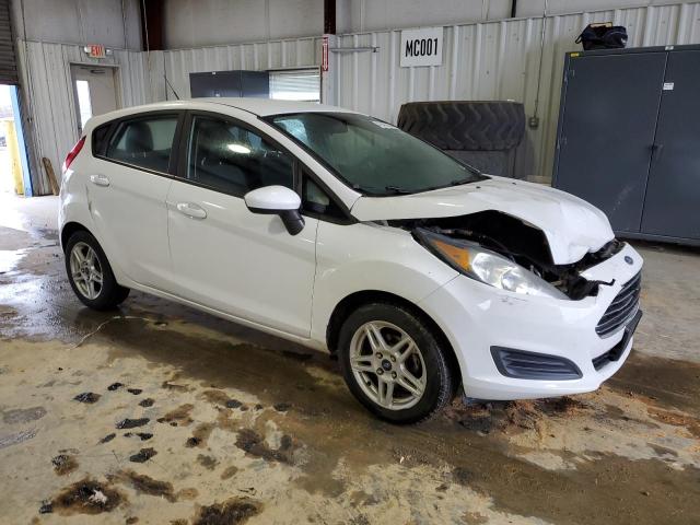 3FADP4EJ9JM127999 - 2018 FORD FIESTA SE WHITE photo 4