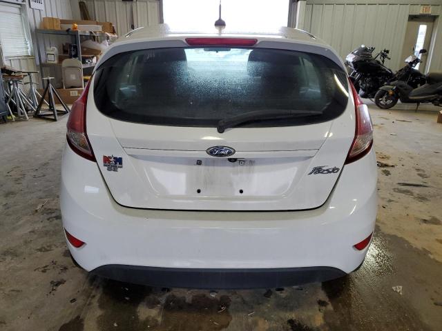 3FADP4EJ9JM127999 - 2018 FORD FIESTA SE WHITE photo 6