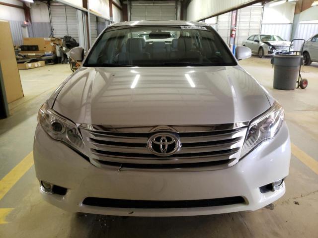 4T1BK3DB1CU440835 - 2012 TOYOTA AVALON BASE WHITE photo 5