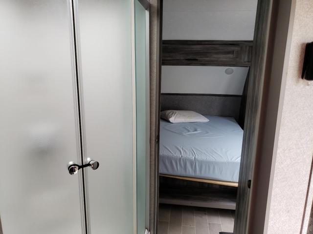 4X4TSMB20MY007173 - 2021 FORR SALEM Grau Foto 5