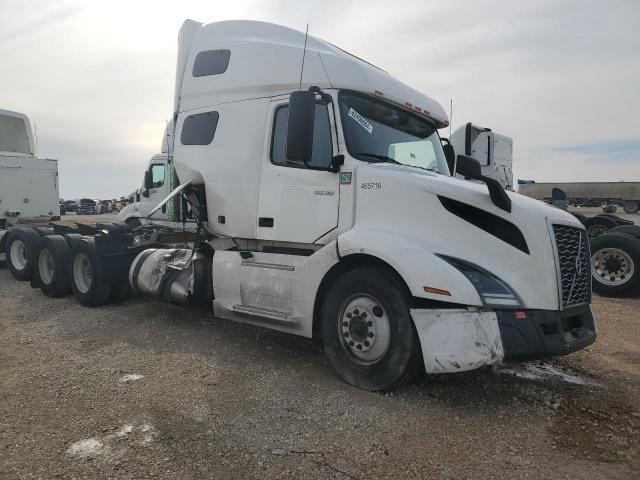 4V4NC9EH4PN320519 - 2023 VOLVO VN VNL WHITE photo 1