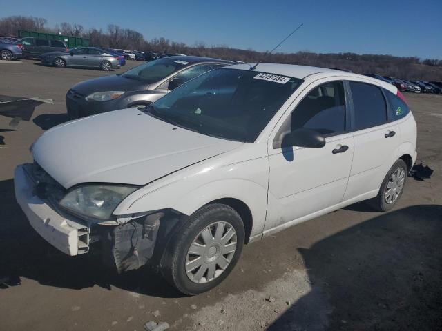 3FAHP37N05R105765 - 2005 FORD FOCUS ZX5 WHITE photo 1