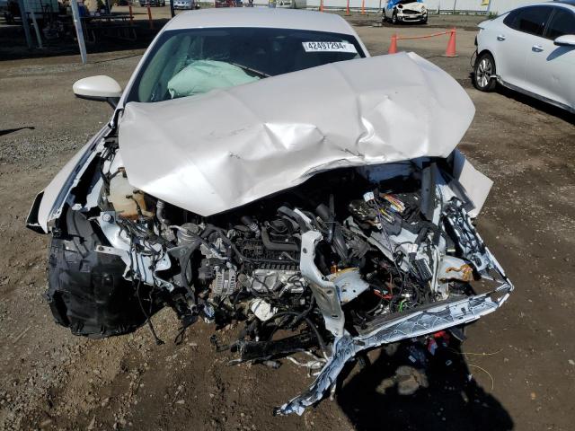 3FA6P0HD7KR233282 - 2019 FORD FUSION SE WHITE photo 5