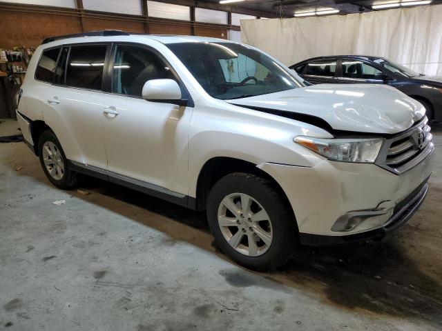 5TDBK3EH7BS071067 - 2011 TOYOTA HIGHLANDER BASE WHITE photo 4