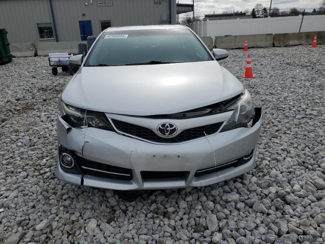 4T1BK1FK9DU533539 - 2013 TOYOTA CAMRY SE SILVER photo 5