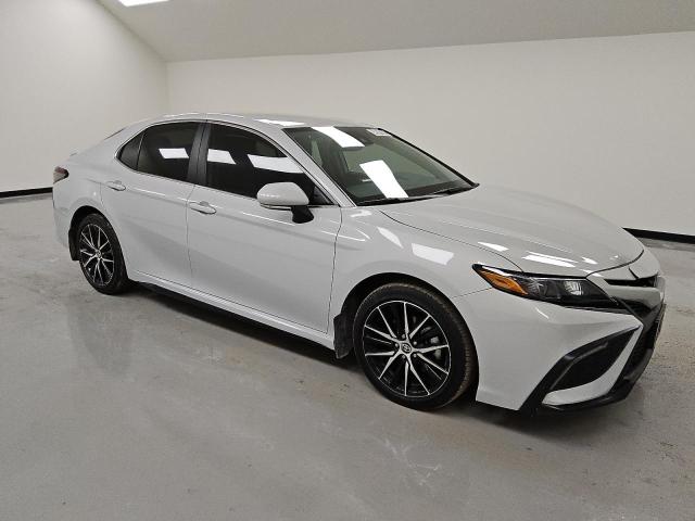 4T1T11AK2RU210276 - 2024 TOYOTA CAMRY SE NIGHT SHADE WHITE photo 4