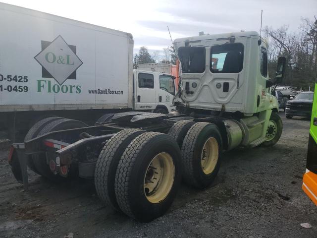 3AKJGEDV5FDGL3365 - 2015 FREIGHTLINER CASCADIA 1 WHITE photo 4