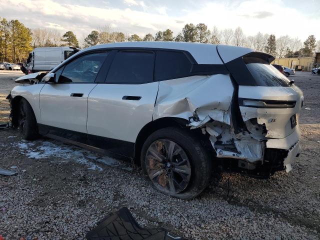 WB523CF0XSCS62033 - 2025 BMW IX XDRIVE50 WHITE photo 2
