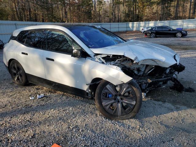 WB523CF0XSCS62033 - 2025 BMW IX XDRIVE50 WHITE photo 4