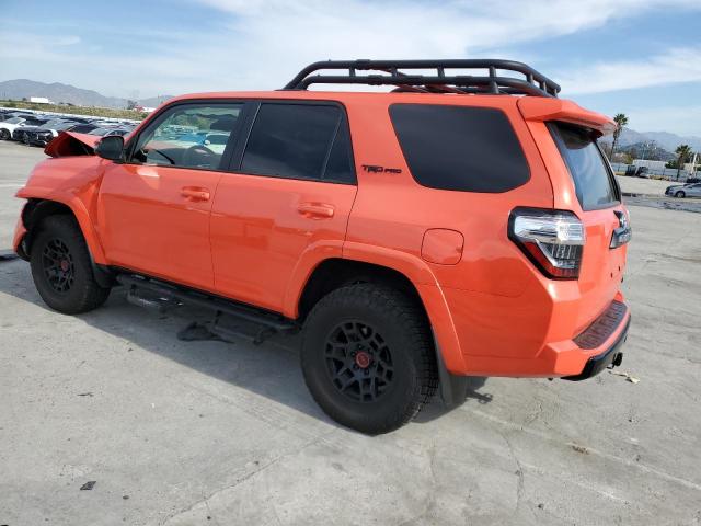 JTELU5JR4P6119734 - 2023 TOYOTA 4RUNNER SE ORANGE photo 2