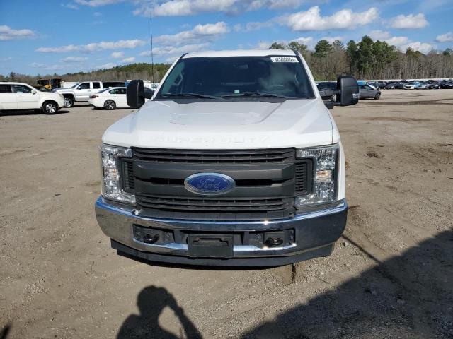 1FTBF2A63HEC60820 - 2017 FORD F250 SUPER DUTY WHITE photo 5