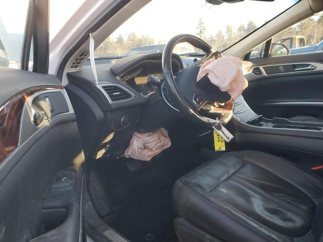 3LN6L2J96DR813032 - 2013 LINCOLN MKZ WHITE photo 8