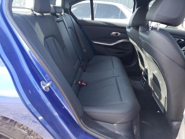 WBA5R7C59KAJ81654 - 2019 BMW 330XI Blau Foto 10