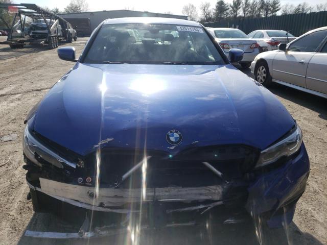 WBA5R7C59KAJ81654 - 2019 BMW 330XI Blau Foto 5