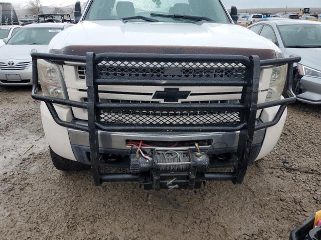 1GCHC49K19E157168 - 2009 CHEVROLET SILVERADO C2500 HEAVY DUTY WHITE photo 11