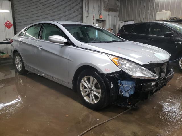 5NPEB4ACXDH713710 - 2013 HYUNDAI SONATA GLS SILVER photo 4