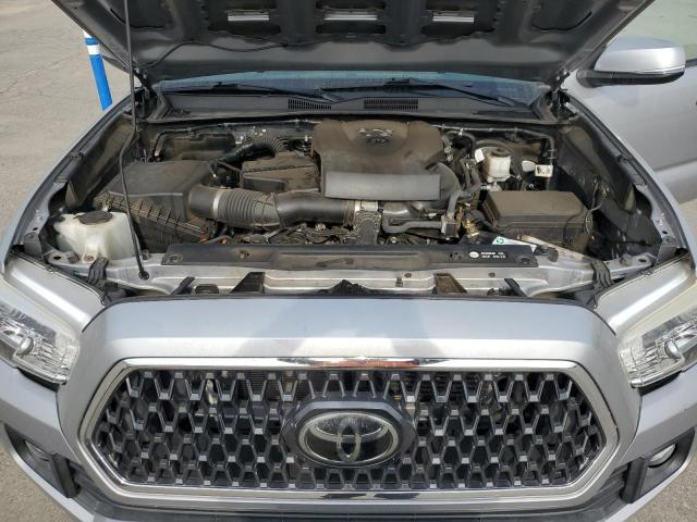 3TMBZ5DN1JM014103 - 2018 TOYOTA TACOMA DOUBLE CAB 银色 照片 11