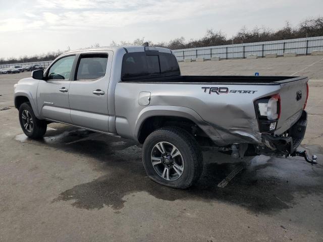 3TMBZ5DN1JM014103 - 2018 TOYOTA TACOMA DOUBLE CAB 银色 照片 2