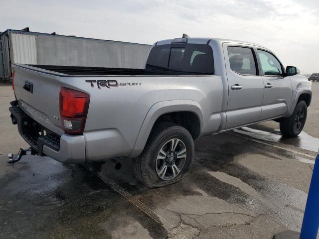 3TMBZ5DN1JM014103 - 2018 TOYOTA TACOMA DOUBLE CAB 银色 照片 3