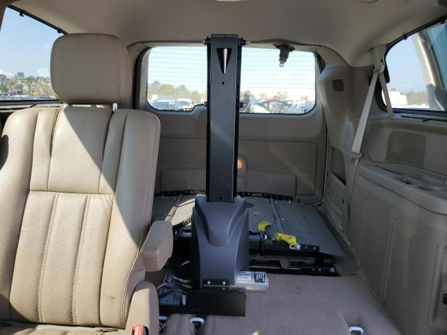 2A4RR8DGXBR783995 - 2011 CHRYSLER TOWN & COU TOURING L WHITE photo 10