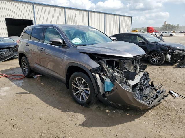 5TDJZRFH6KS589678 - 2019 TOYOTA HIGHLANDER SE SILVER photo 4