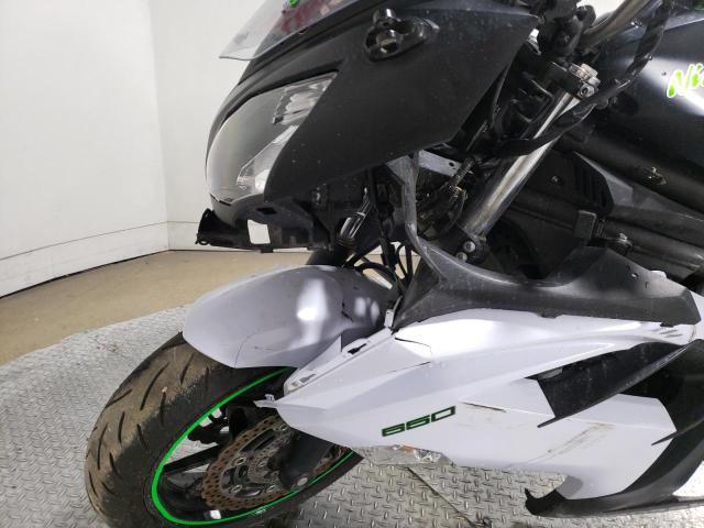 JKAEXEF14FDA22192 - 2015 KAWASAKI EX650 F WHITE photo 10