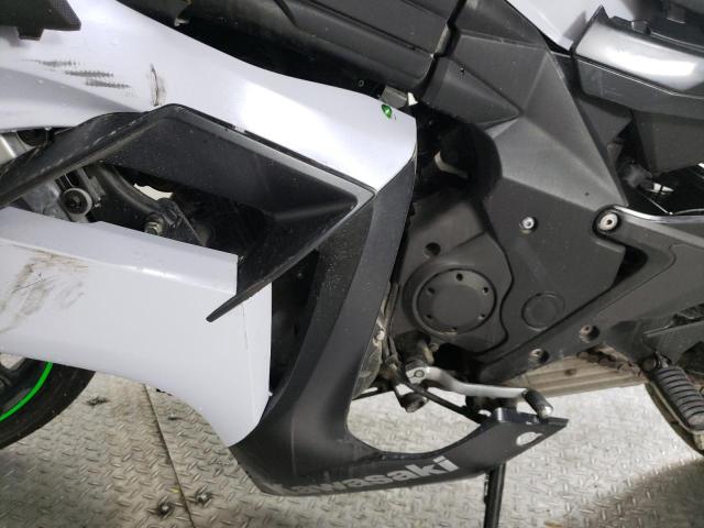 JKAEXEF14FDA22192 - 2015 KAWASAKI EX650 F WHITE photo 6