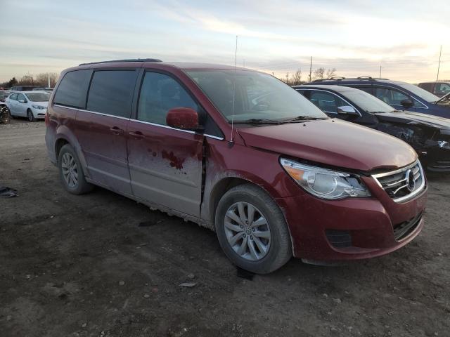 2C4RVABG2CR391090 - 2012 VOLKSWAGEN ROUTAN SE BURGUNDY photo 4