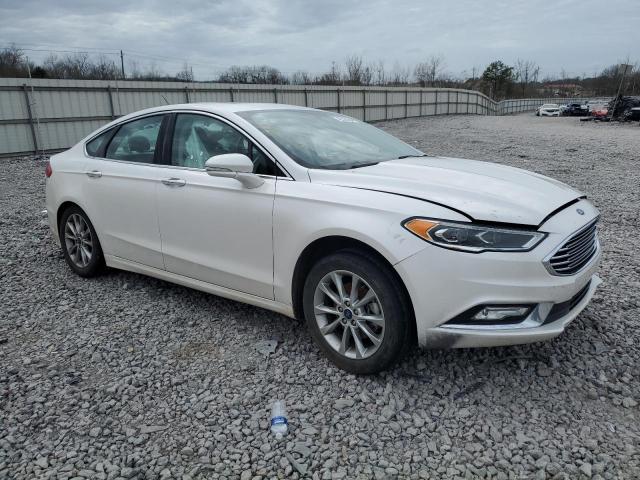 3FA6P0HD7HR184397 - 2017 FORD FUSION SE WHITE photo 4