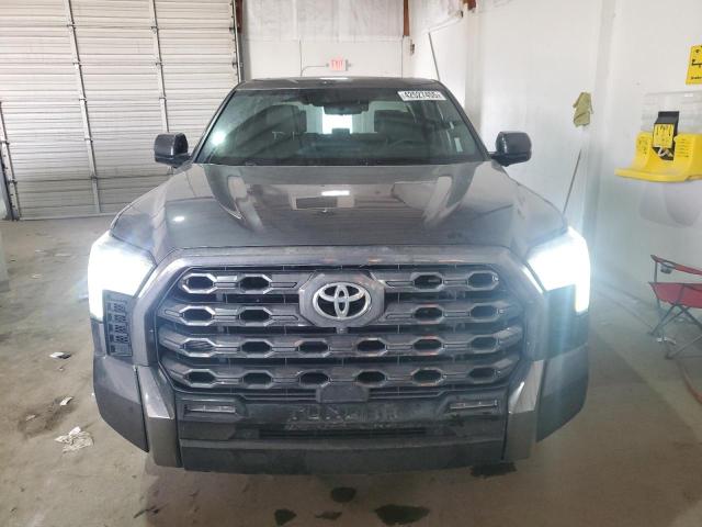 5TFNA5DBXPX120272 - 2023 TOYOTA TUNDRA CREWMAX PLATINUM ნაცრისფერი ფოტო 5