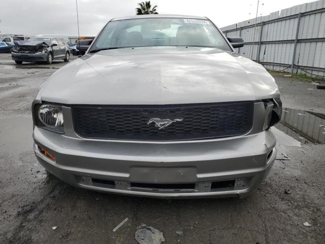 1ZVHT80N085127007 - 2008 FORD MUSTANG GRAY photo 5