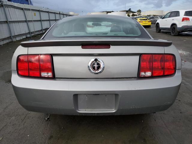 1ZVHT80N085127007 - 2008 FORD MUSTANG GRAY photo 6