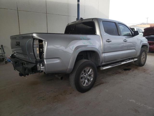 5TFAZ5CN7JX063345 - 2018 TOYOTA TACOMA DOUBLE CAB SILVER photo 3