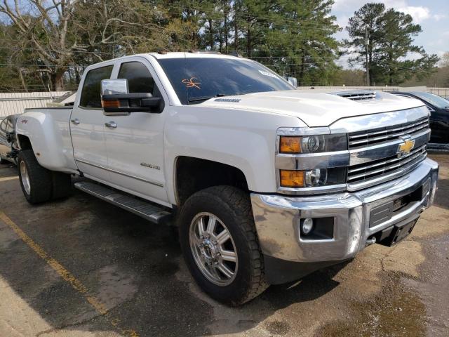 1GC4K0EY3JF183029 - 2018 CHEVROLET SILVERADO K3500 LTZ WHITE photo 4