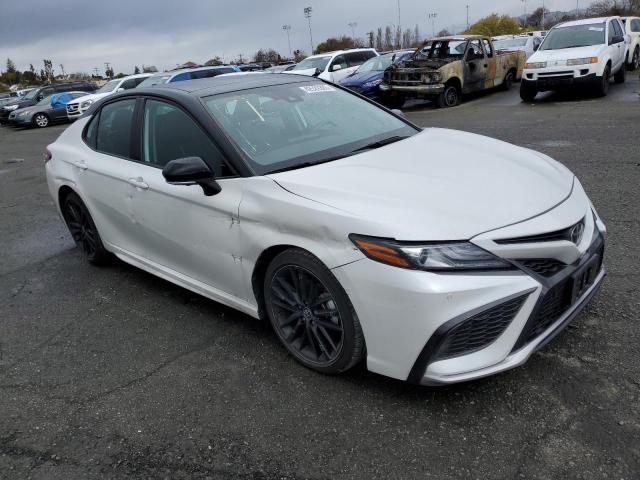 4T1KZ1AK7MU053468 - 2021 TOYOTA CAMRY TRD WHITE photo 4