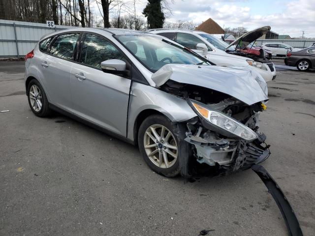 1FADP3K28FL283712 - 2015 FORD FOCUS SE SILVER photo 4