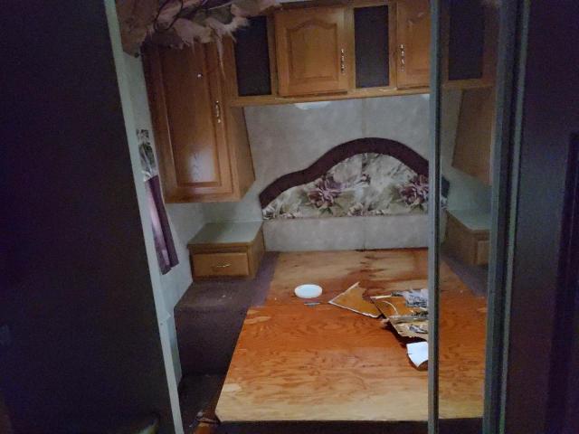 4YDT249275K217878 - 2005 KEYSTONE SPRINTER WHITE photo 5