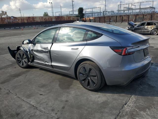 5YJ3E1EB2SF875616 - 2025 TESLA MODEL 3 银色 照片 2