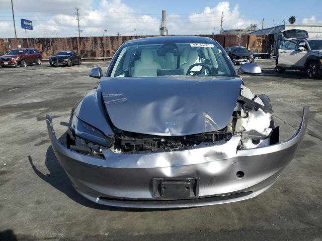 5YJ3E1EB2SF875616 - 2025 TESLA MODEL 3 银色 照片 5